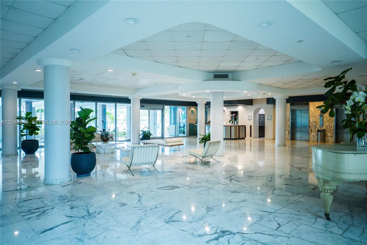 5055 Collins Ave, Unit 14H, Miami Beach, FL 33140 Photo