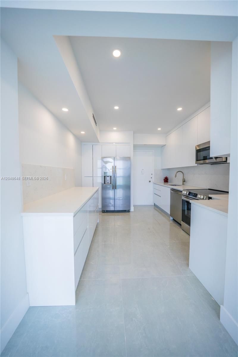 5055 Collins Ave , Unit 14H, Miami Beach, FL 33140 Photo