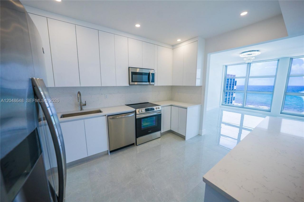 5055 Collins Ave , Unit 14H, Miami Beach, FL 33140 Photo