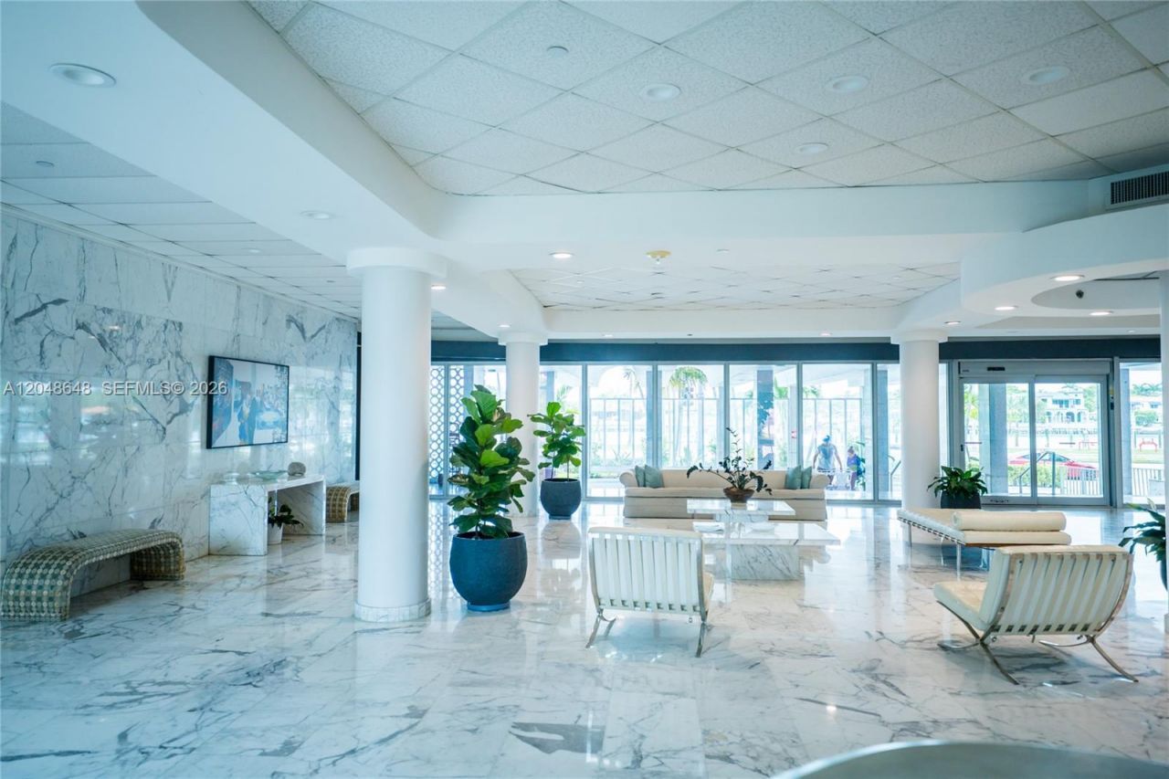 5055 Collins Ave, Unit 14H, Miami Beach, FL 33140 Photo