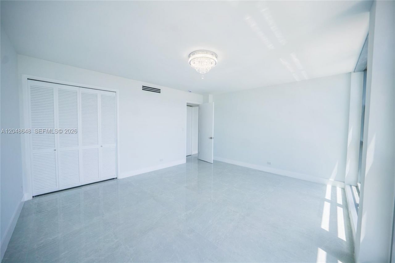 5055 Collins Ave , Unit 14H, Miami Beach, FL 33140 Photo