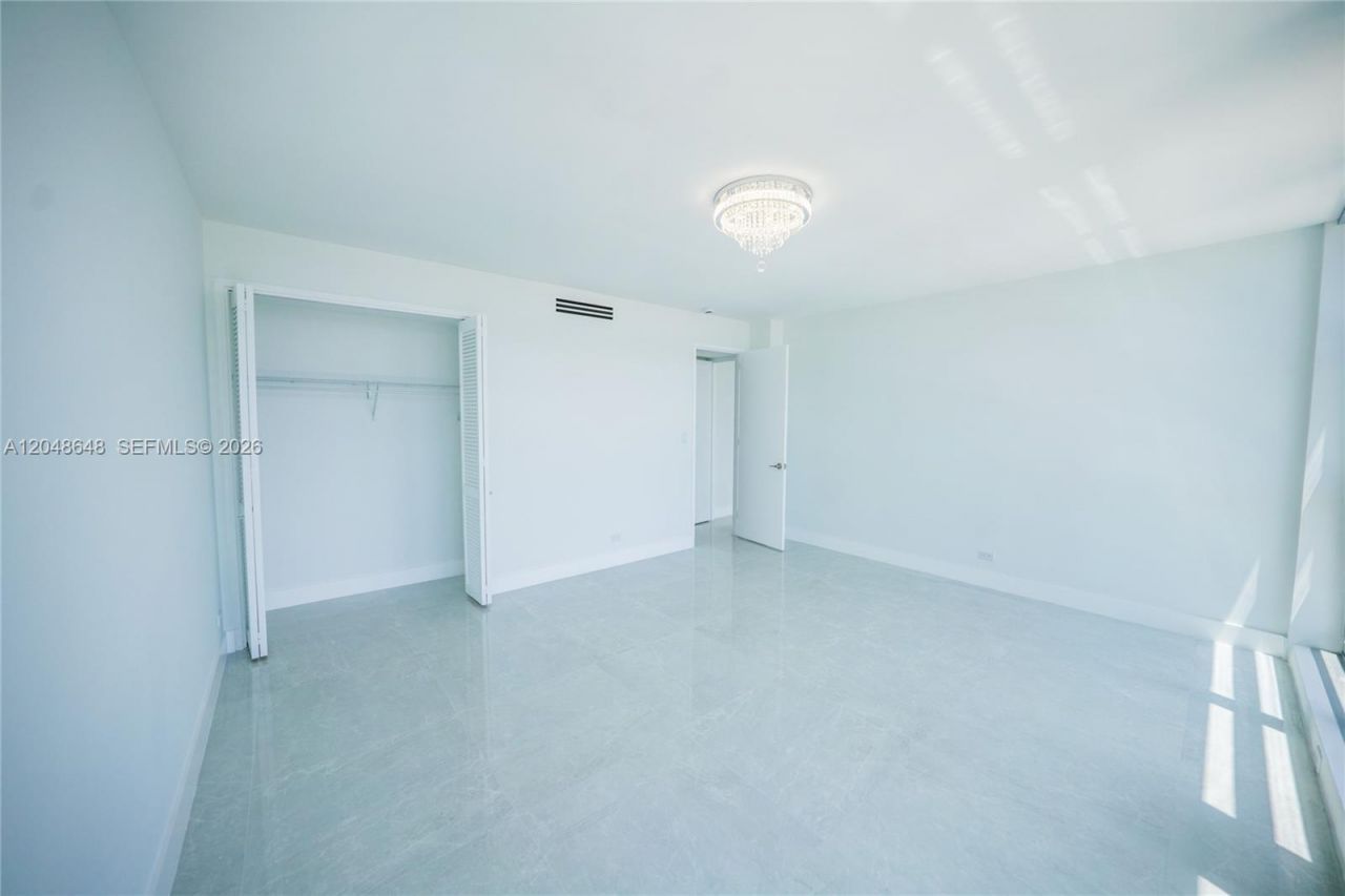 5055 Collins Ave , Unit 14H, Miami Beach, FL 33140 Photo