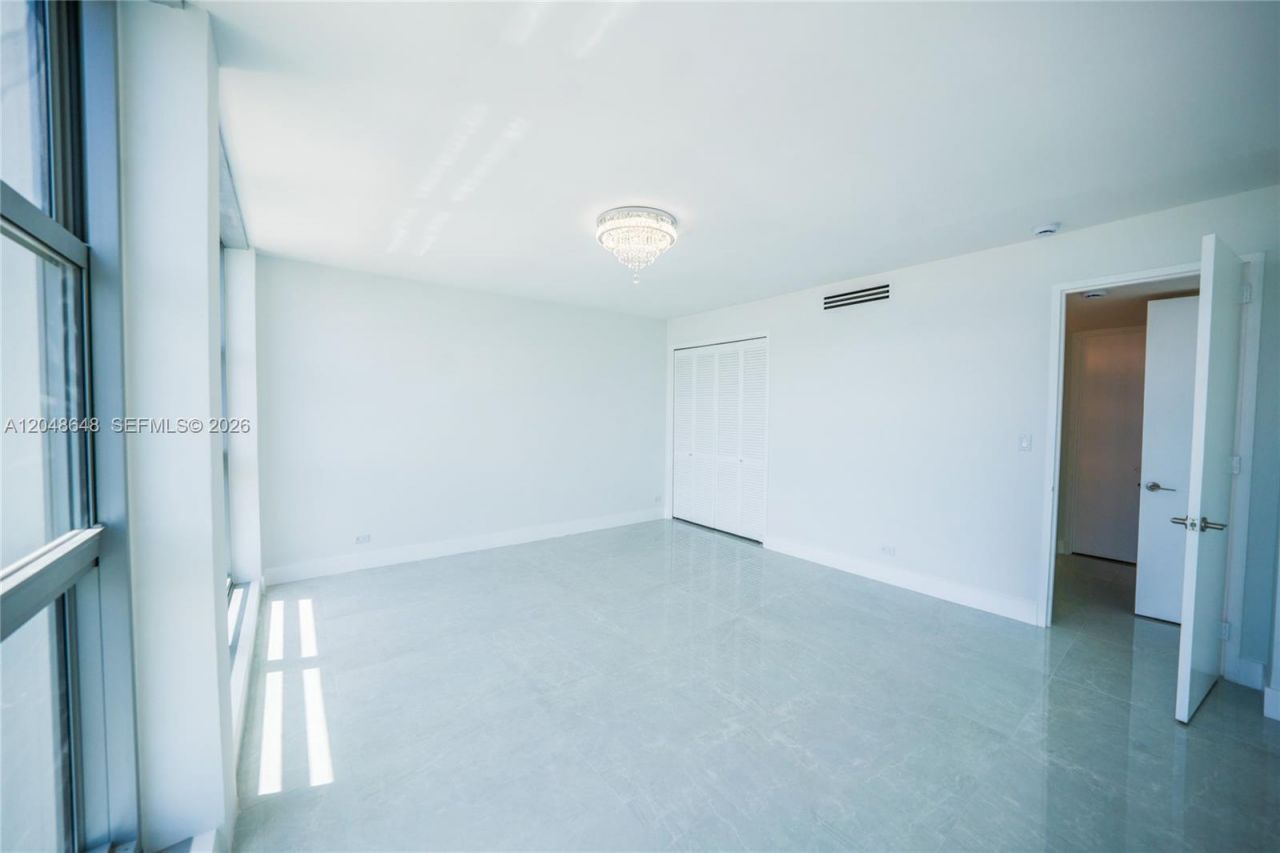 5055 Collins Ave , Unit 14H, Miami Beach, FL 33140 Photo