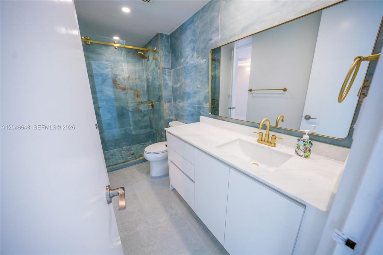 5055 Collins Ave , Unit 14H, Miami Beach, FL 33140 Photo