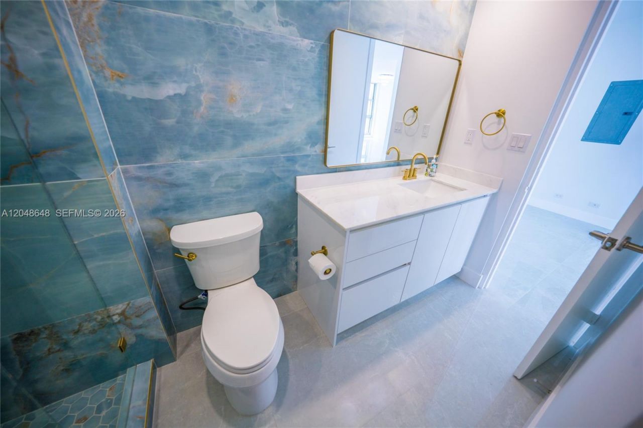 5055 Collins Ave , Unit 14H, Miami Beach, FL 33140 Photo
