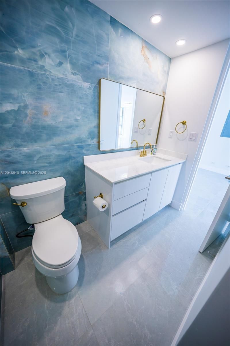 5055 Collins Ave , Unit 14H, Miami Beach, FL 33140 Photo