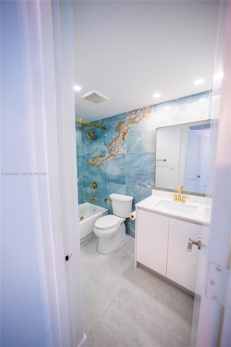 5055 Collins Ave , Unit 14H, Miami Beach, FL 33140 Photo