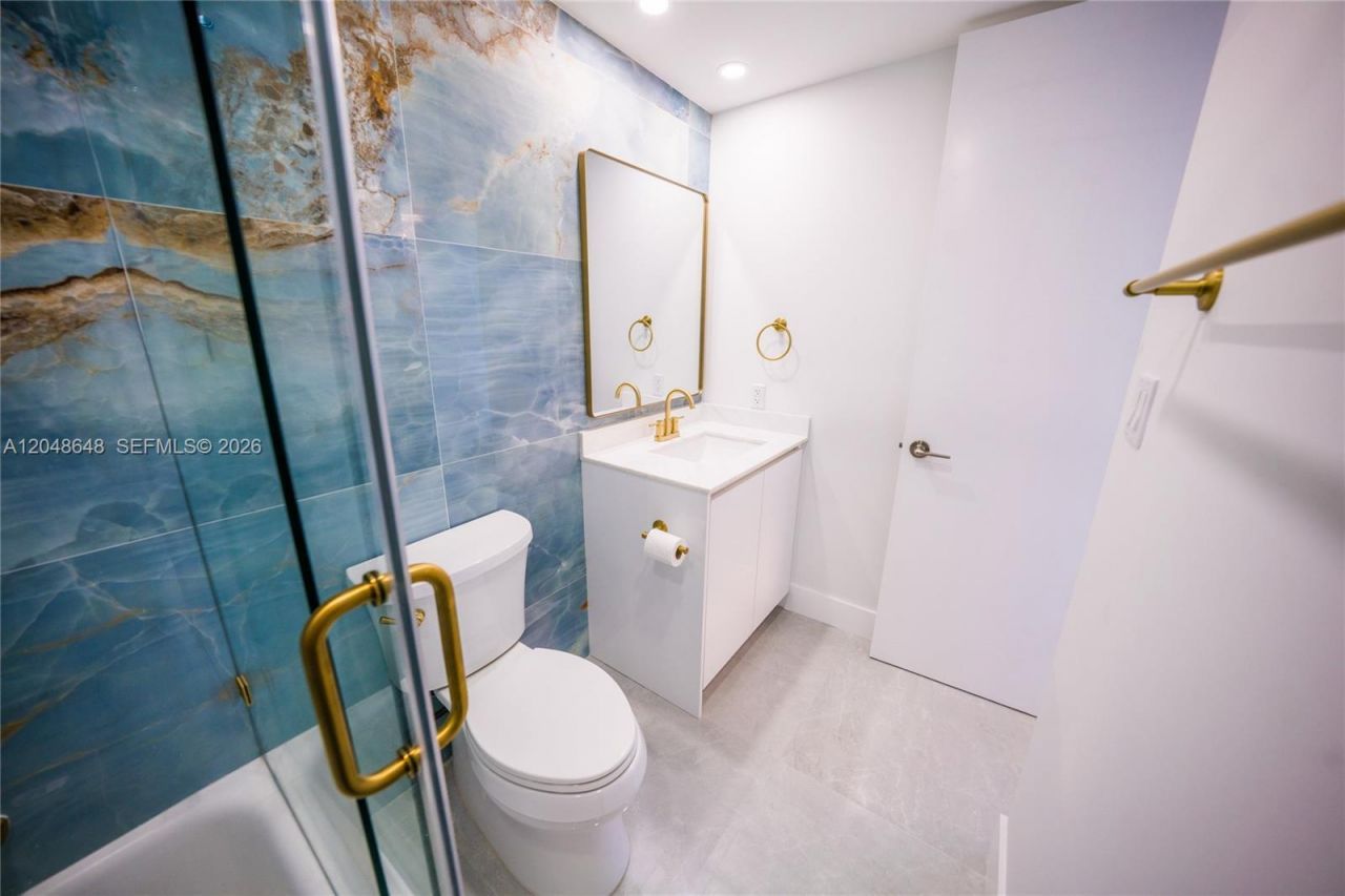 5055 Collins Ave , Unit 14H, Miami Beach, FL 33140 Photo