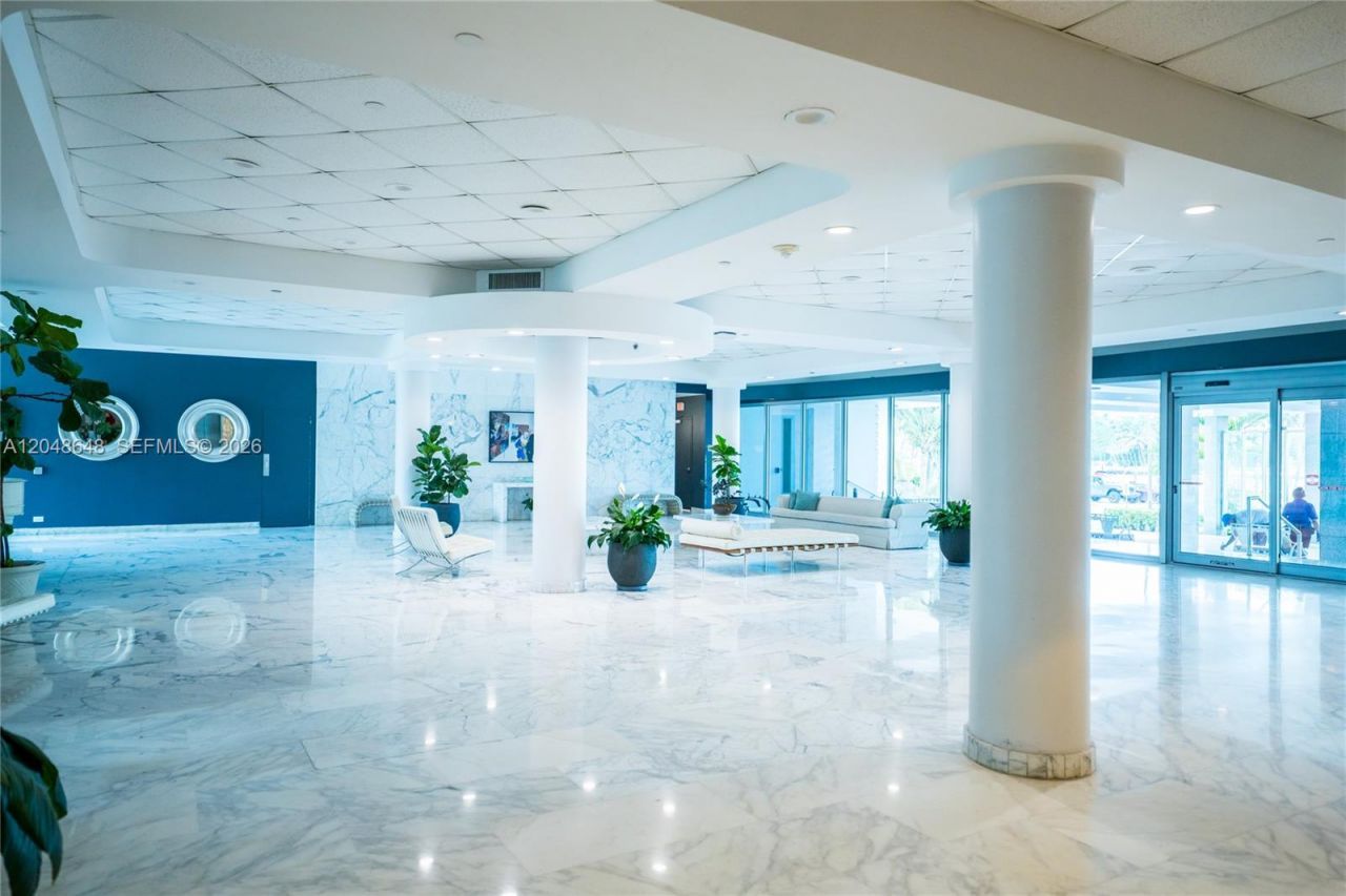 5055 Collins Ave , Unit 14H, Miami Beach, FL 33140 Photo