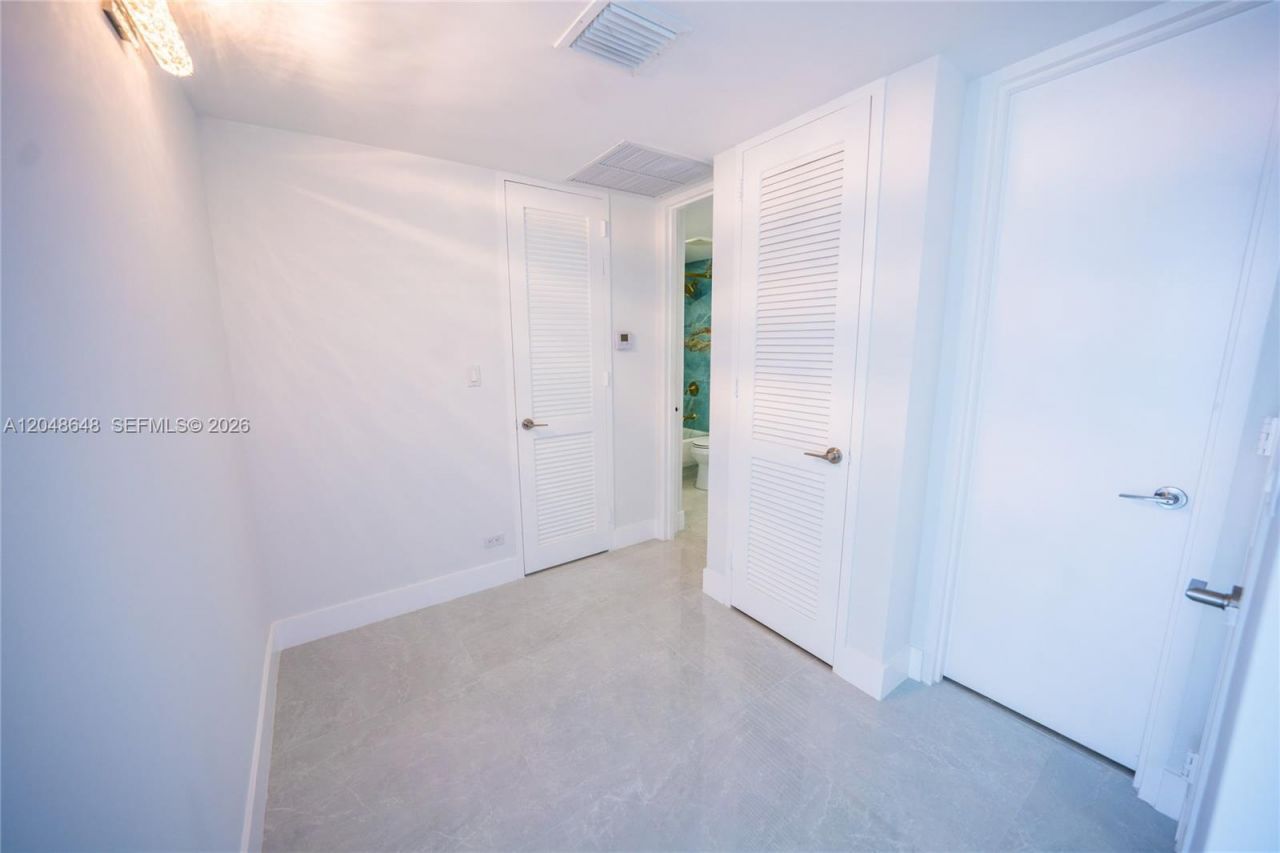 5055 Collins Ave , Unit 14H, Miami Beach, FL 33140 Photo