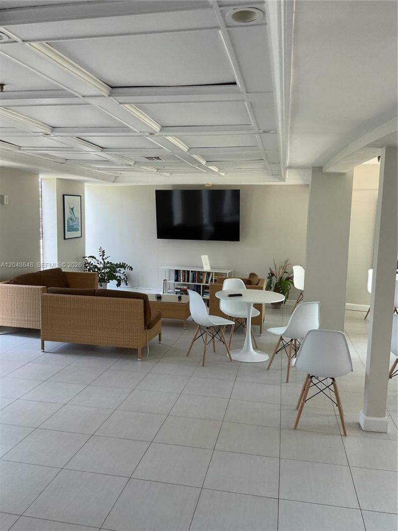 5055 Collins Ave , Unit 14H, Miami Beach, FL 33140 Photo