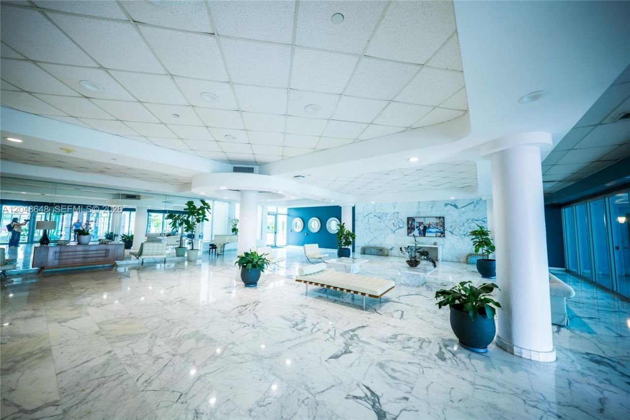 5055 Collins Ave , Unit 14H, Miami Beach, FL 33140 Photo