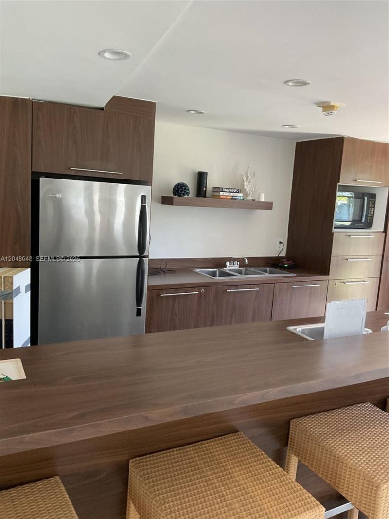 5055 Collins Ave , Unit 14H, Miami Beach, FL 33140 Photo