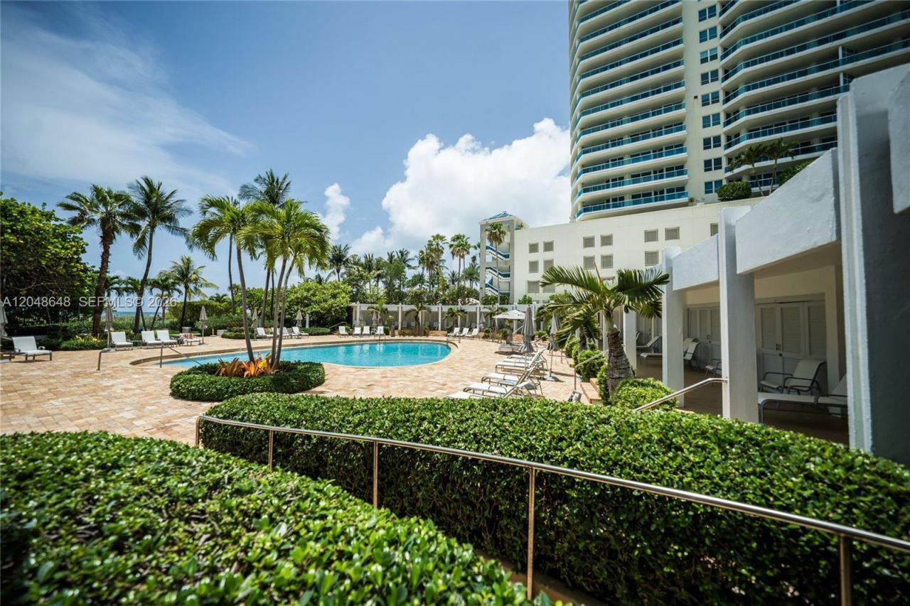5055 Collins Ave , Unit 14H, Miami Beach, FL 33140 Photo