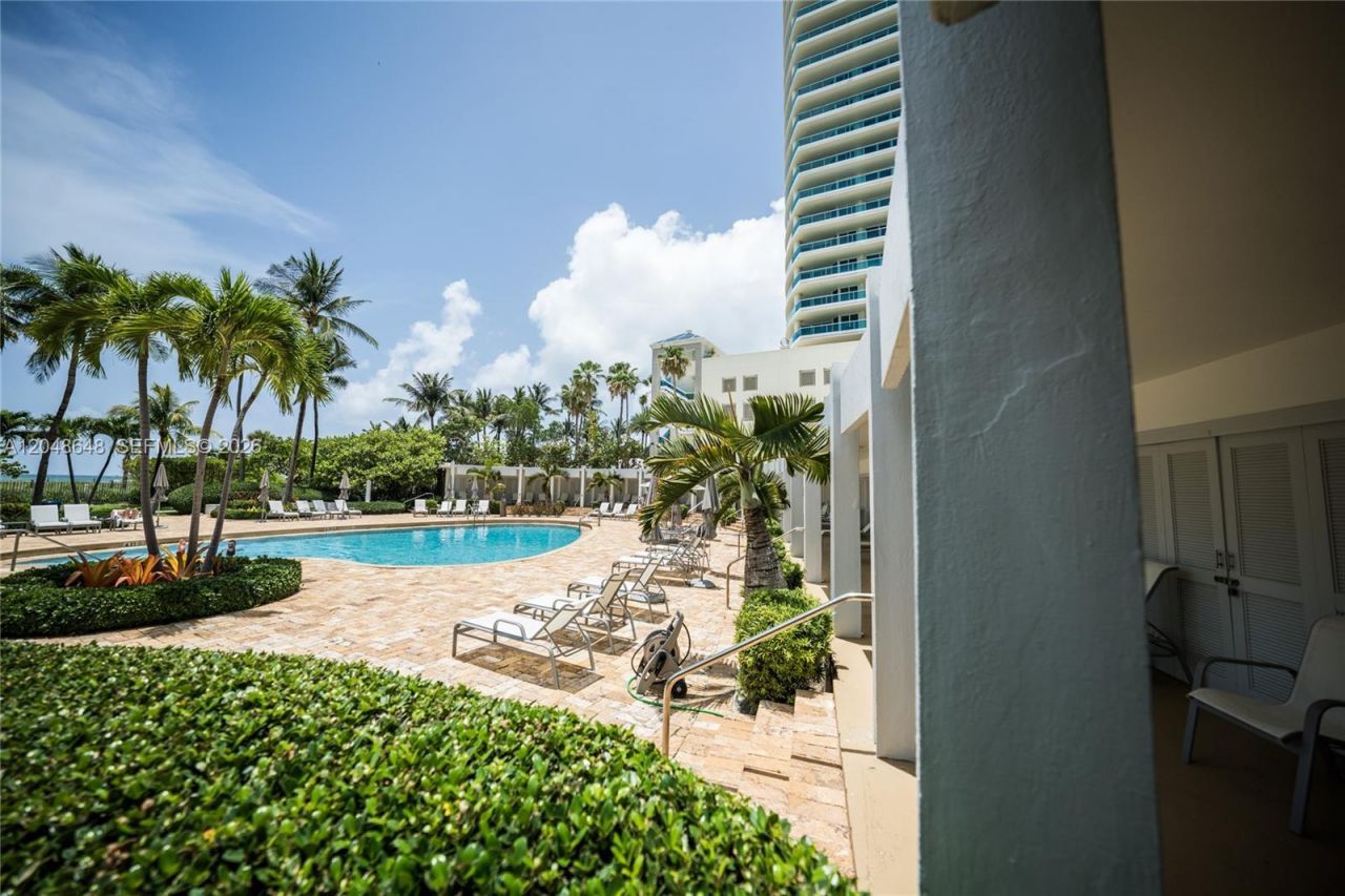 5055 Collins Ave , Unit 14H, Miami Beach, FL 33140 Photo
