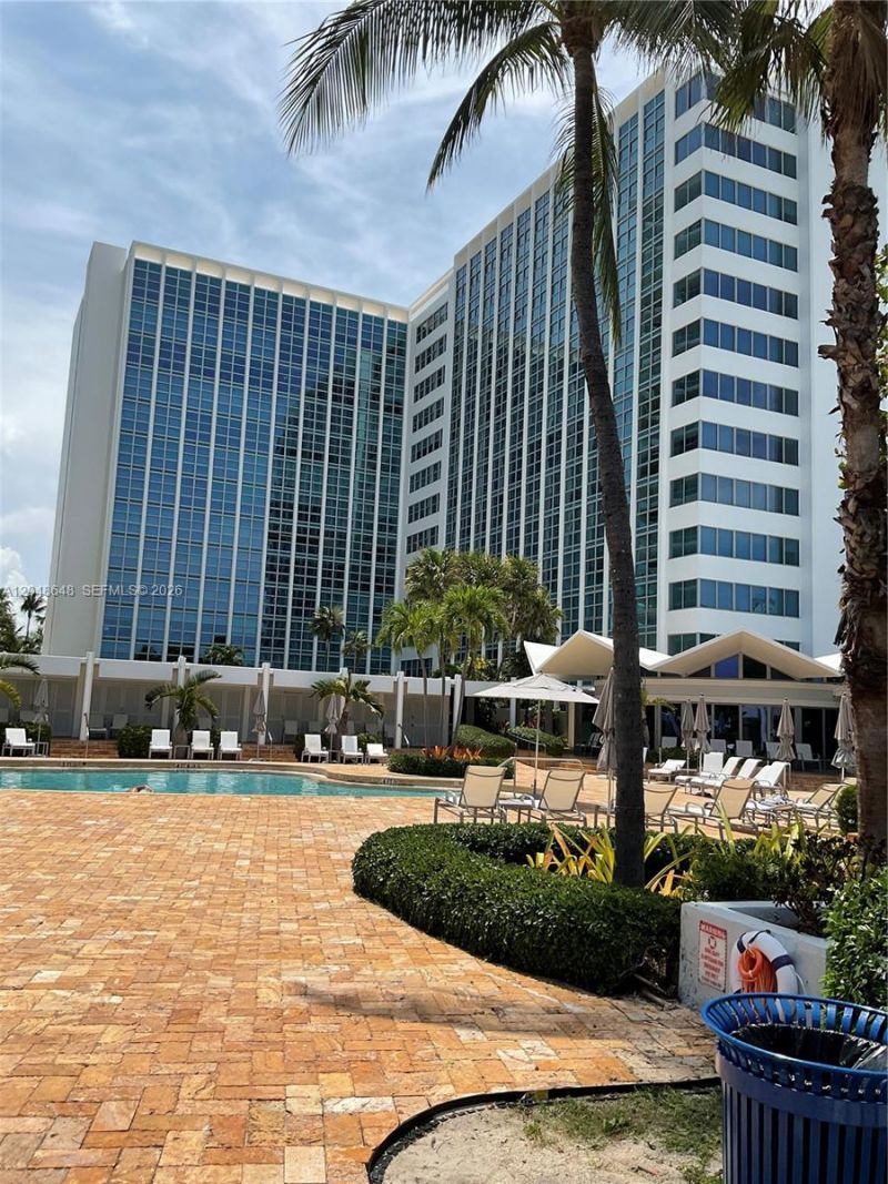 5055 Collins Ave , Unit 14H, Miami Beach, FL 33140 Photo