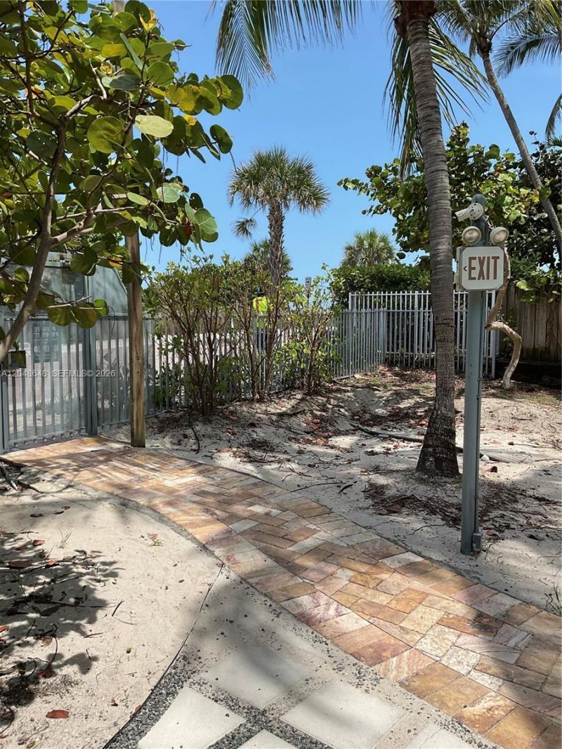 5055 Collins Ave , Unit 14H, Miami Beach, FL 33140 Photo