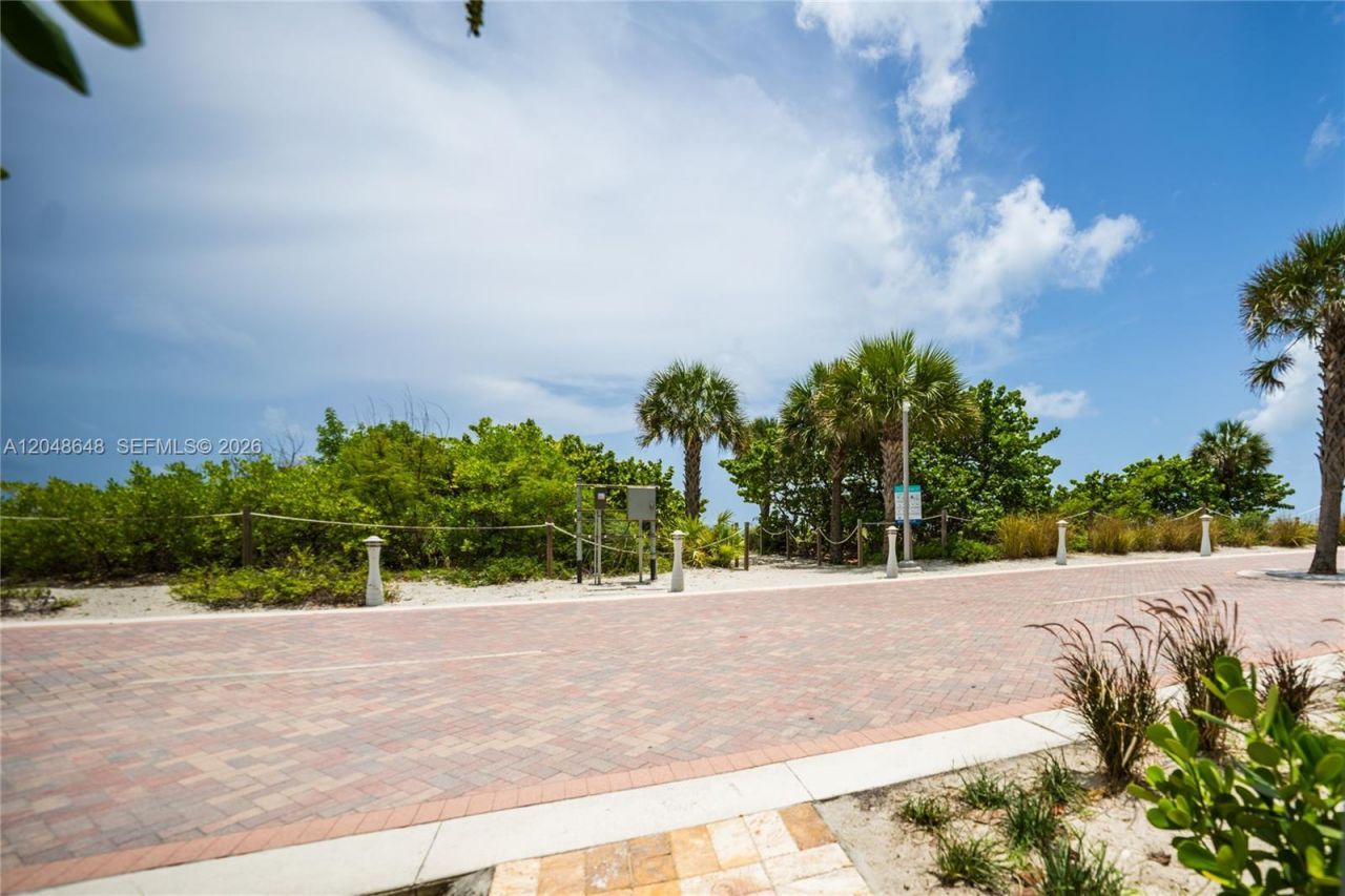 5055 Collins Ave , Unit 14H, Miami Beach, FL 33140 Photo