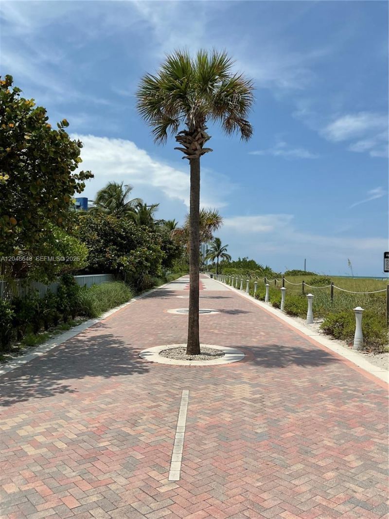 5055 Collins Ave , Unit 14H, Miami Beach, FL 33140 Photo