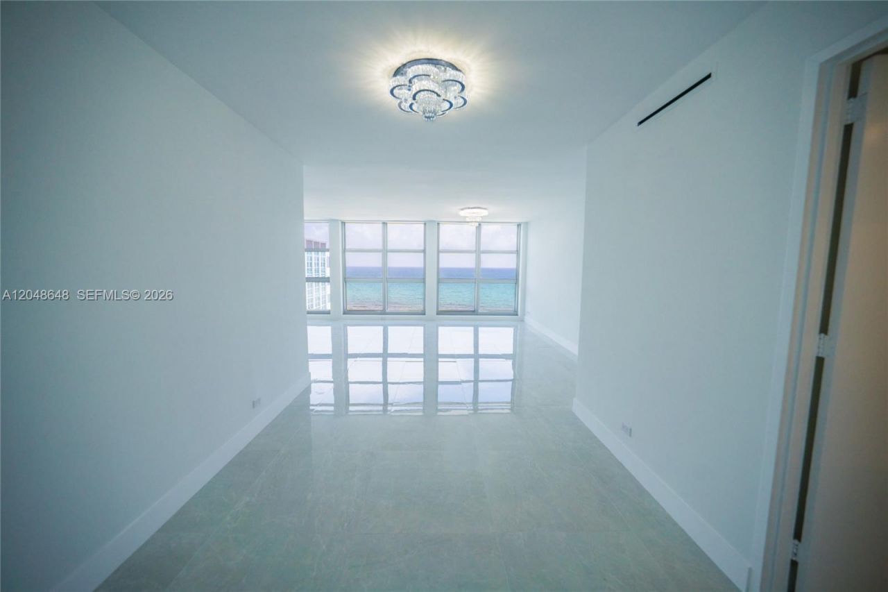 5055 Collins Ave , Unit 14H, Miami Beach, FL 33140 Photo
