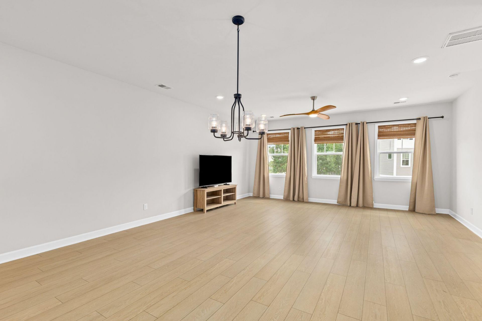 191 Winding River Drive Photo 9