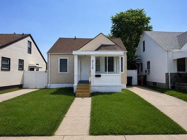 9176 Winthrop Street, Detroit, MI 48228