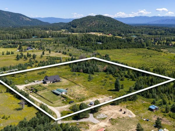 637 Cascade Lane , Naples, ID 83847