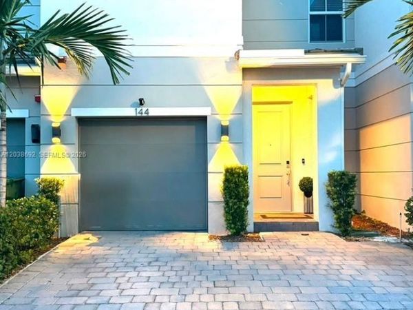 144 SW 171st Ln, Unit 144, Pembroke Pines, FL 33027