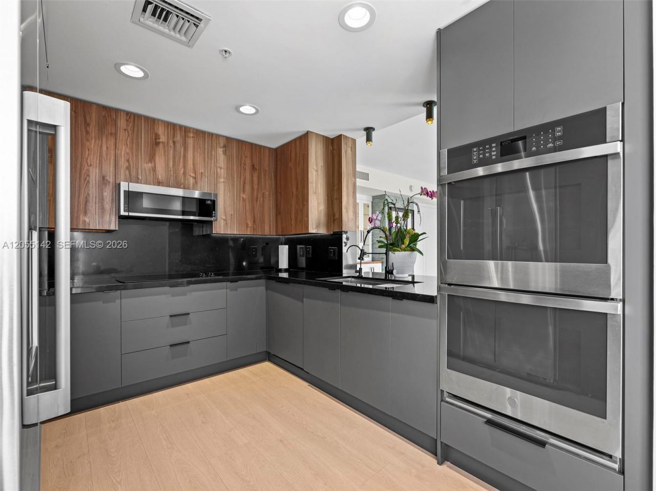 19400 Turnberry Way , Unit 1911, Aventura, FL 33180 Photo