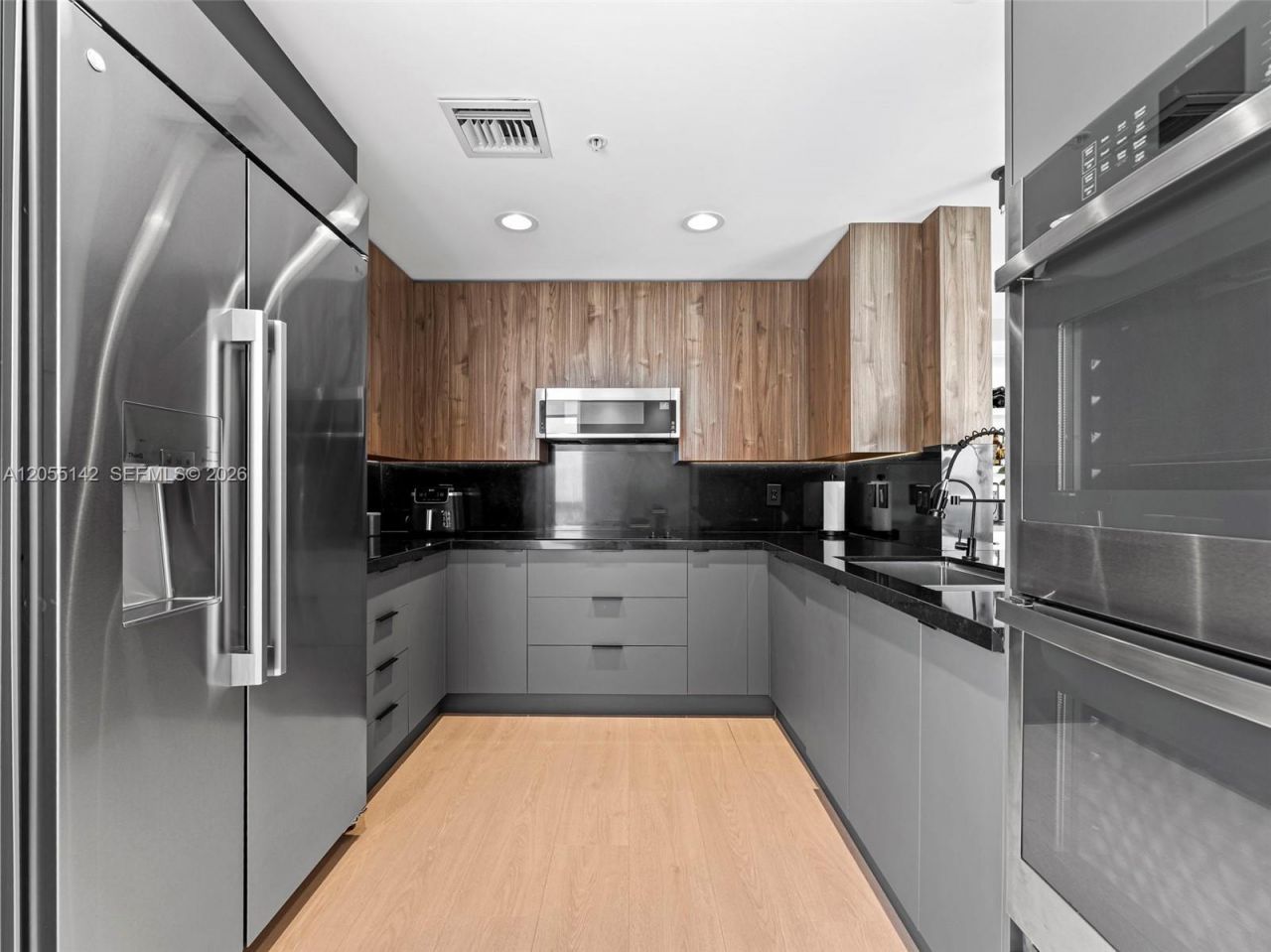 19400 Turnberry Way , Unit 1911, Aventura, FL 33180 Photo