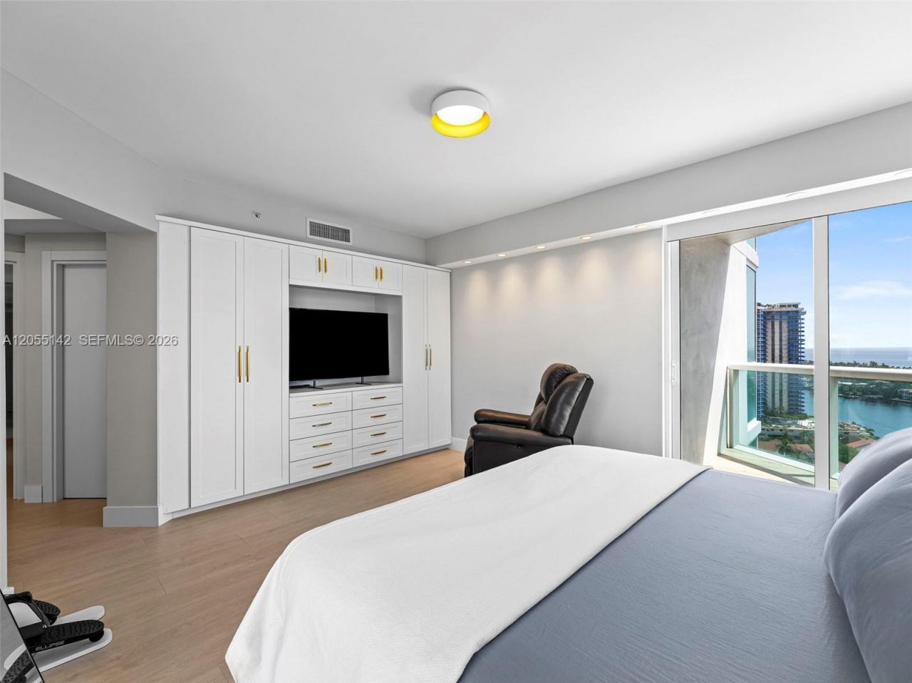 19400 Turnberry Way , Unit 1911, Aventura, FL 33180 Photo