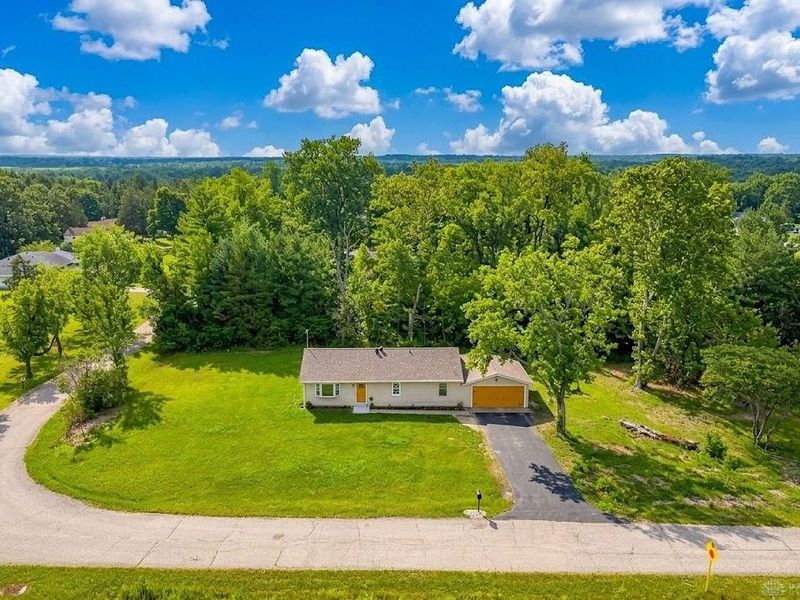 6701 Ellen Drive, Jefferson Township, OH 45417 Photo 2