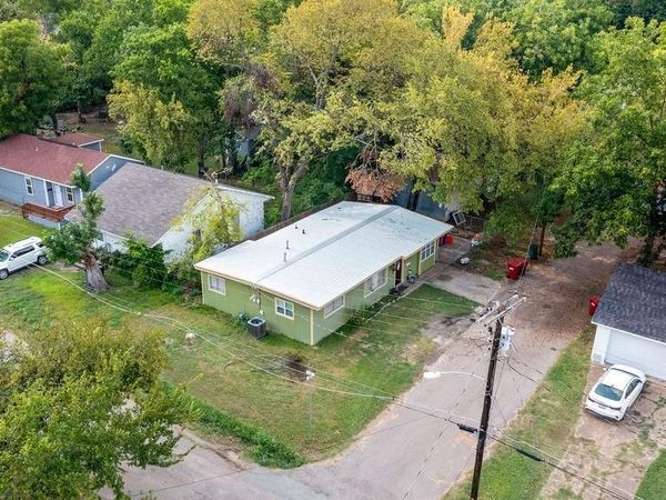 801 Oak Street , Bonham, TX 75418