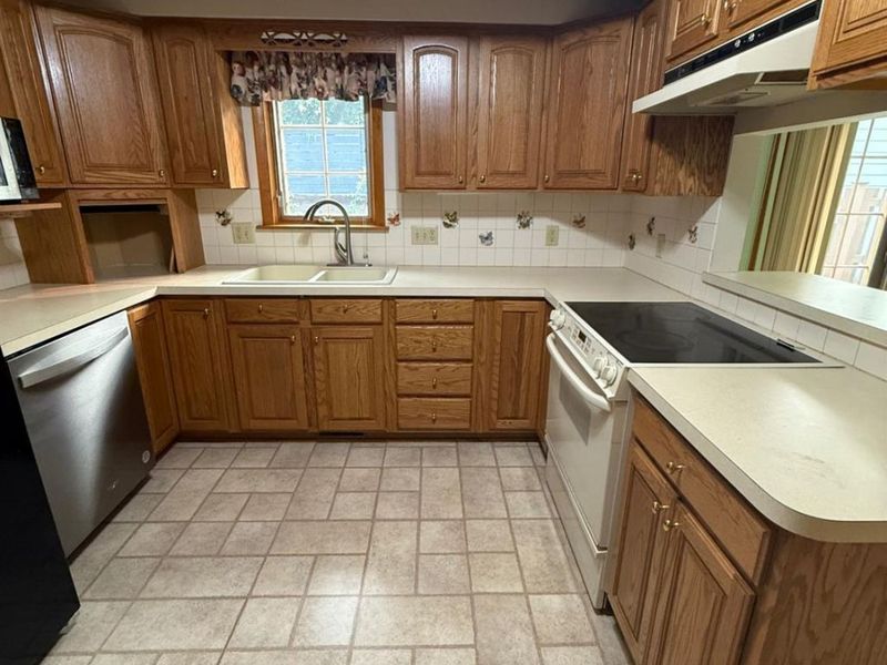 1277 Cherry Tree Court, Maumee, OH 43537 Photo 9