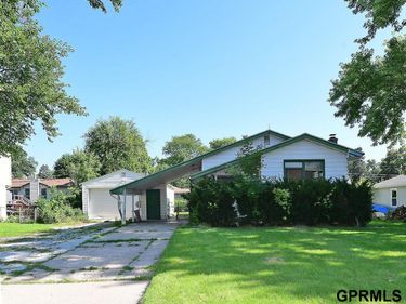 8718 Hamilton Street, Omaha, NE 68114