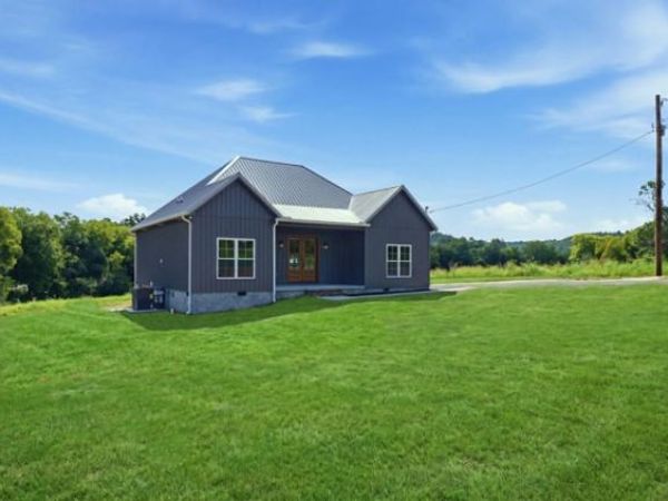 200 Dement Road , Normandy, TN 37360