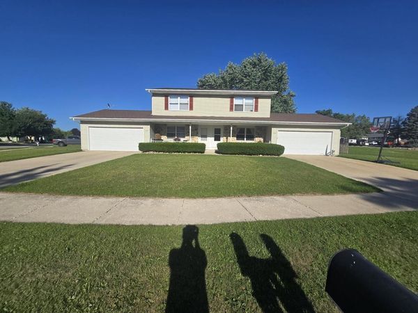 1547 Briarwood LANE, Unit 1543, Hartford, WI 53027