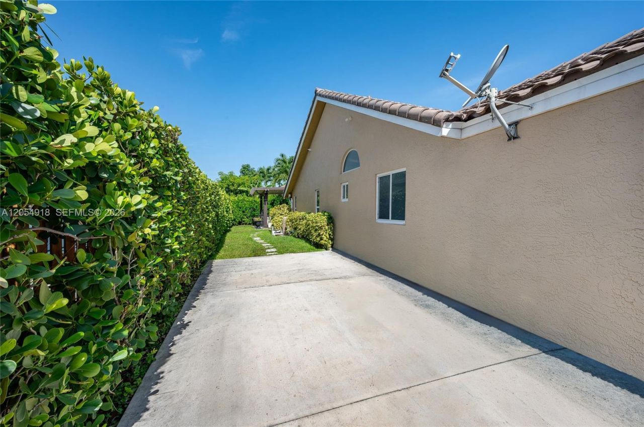 1551 SW 52nd Ter , Plantation, FL 33317 Photo