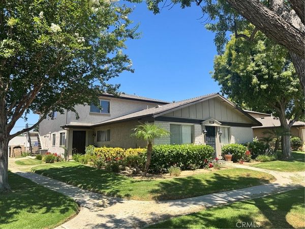 2057 Calle La Sombra , Unit 4, Simi Valley, CA 93063