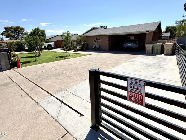 8310 N 55th Avenue, Glendale, AZ 85302