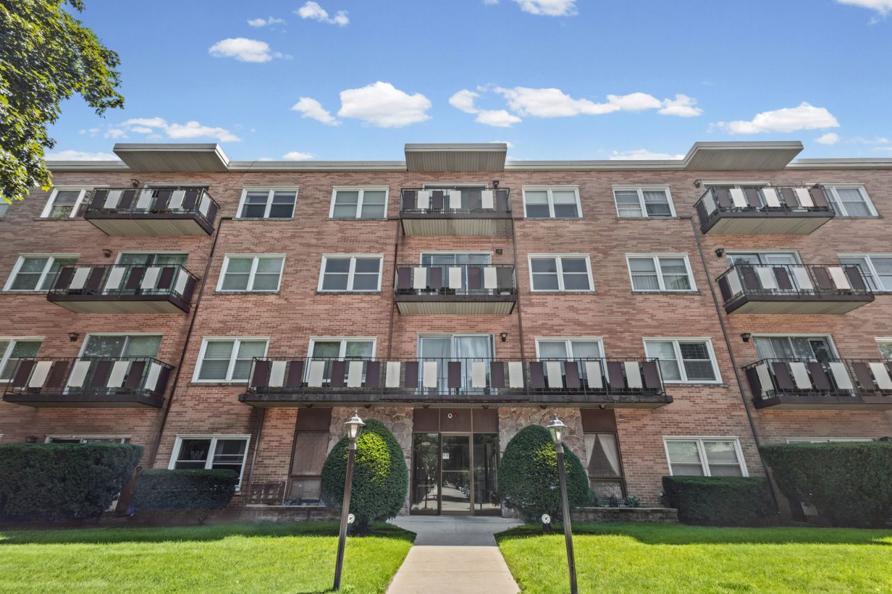 5005 Enfield Avenue , Skokie, IL 60077