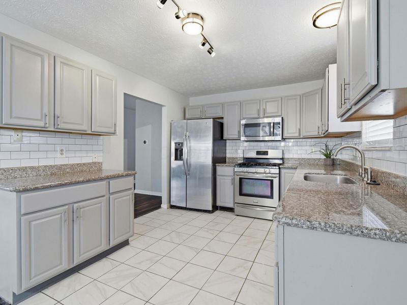 4598 Parkwick Drive, Columbus, OH 43228 Photo 9