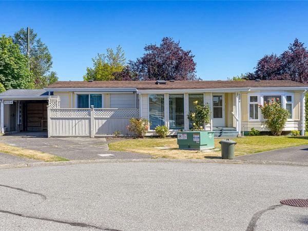 9394 Brookwood Dr, Sidney, BC V8L 4H3