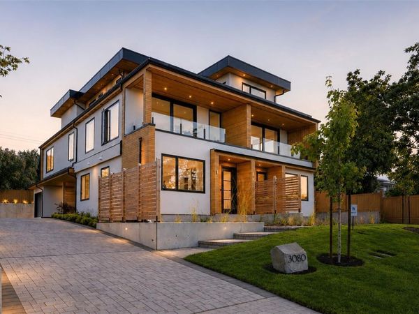 3080 Oakdowne Rd, Unit #2, Oak Bay, BC V8R 5N9