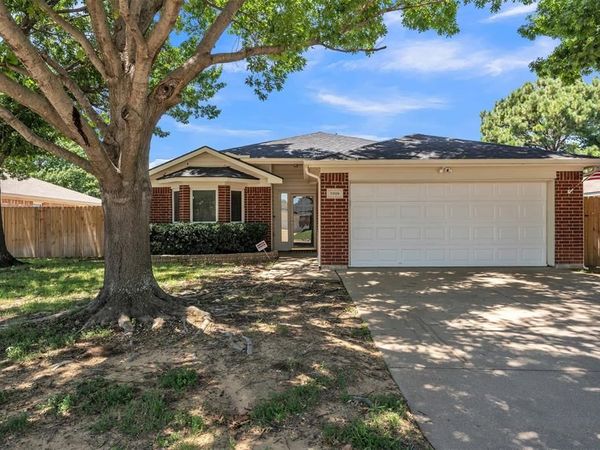 5909 Colebrook Court, Arlington, TX 76017