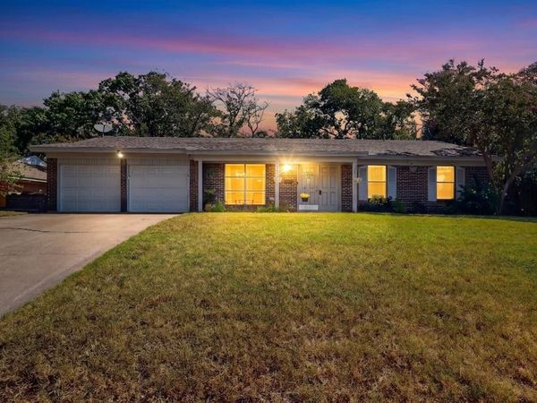 4513 Blue Lake Court , Fort Worth, TX 76103