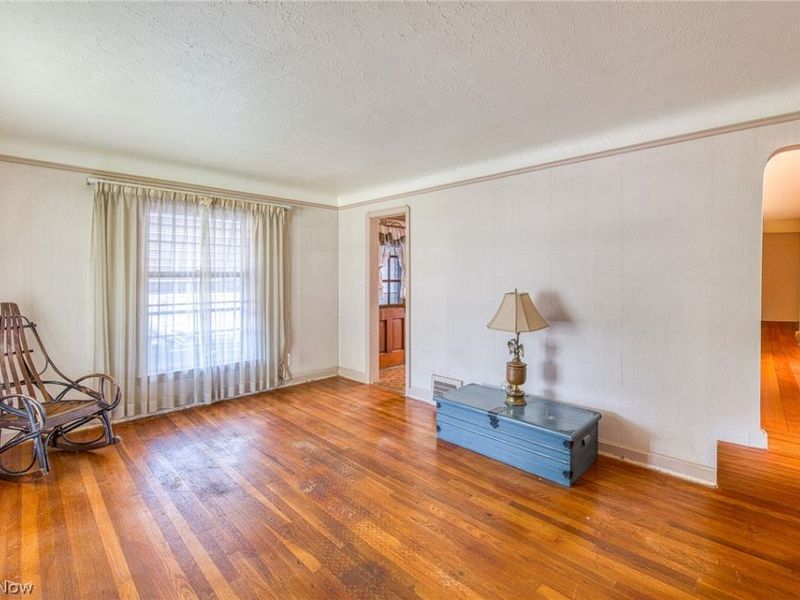 354 E 260th Street, Euclid, OH 44132 Photo 4
