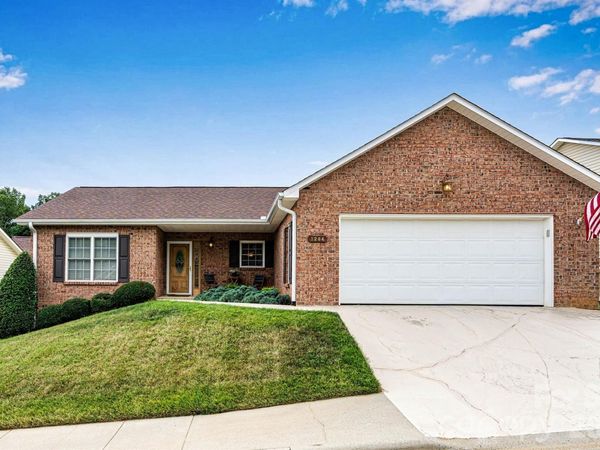 1284 Wexford Village Circle NE, Unit 31, Lenoir, NC 28645
