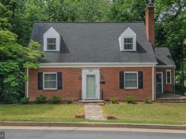 208 SALEM AVENUE , FRONT ROYAL, VA 22630
