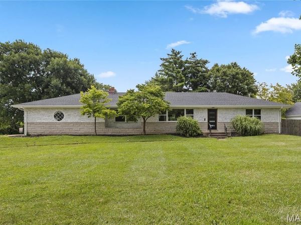 504 Wren Avenue, Manchester, MO 63021